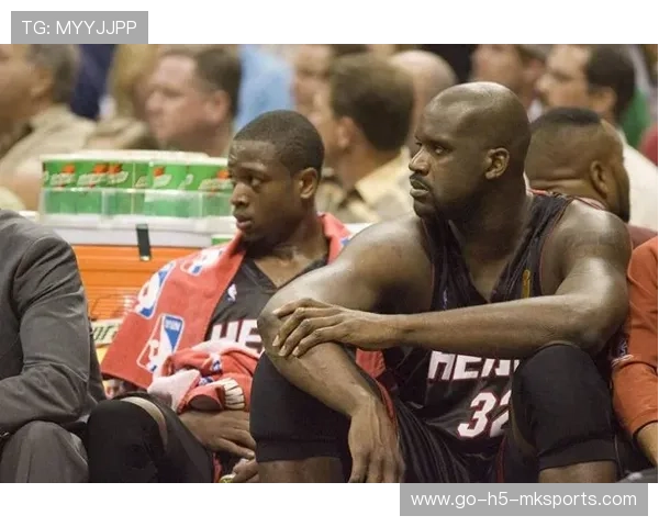 韦德被抓拍带队员深夜聚餐：热火球迷狂喜