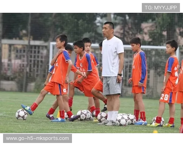 中国足球俱乐部完善青年球员成长通道，中国足球青训人才