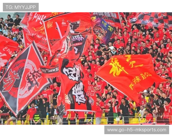 费利佩力压对方中卫头球破门，助成都蓉城反超比分